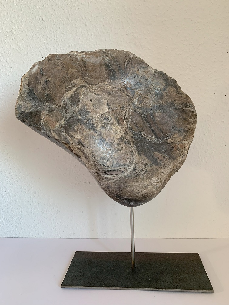 Auster 2024, Maß: 36 x 14 cm, Höhe: 33 cm Material: Serpentin