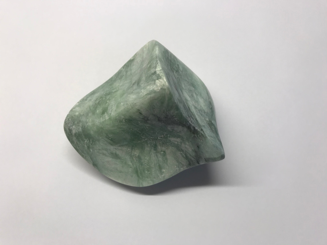 Tetraeder 2021, Maß: 10 x 10 cm, Höhe: 6,5 cm Material: Speckstein